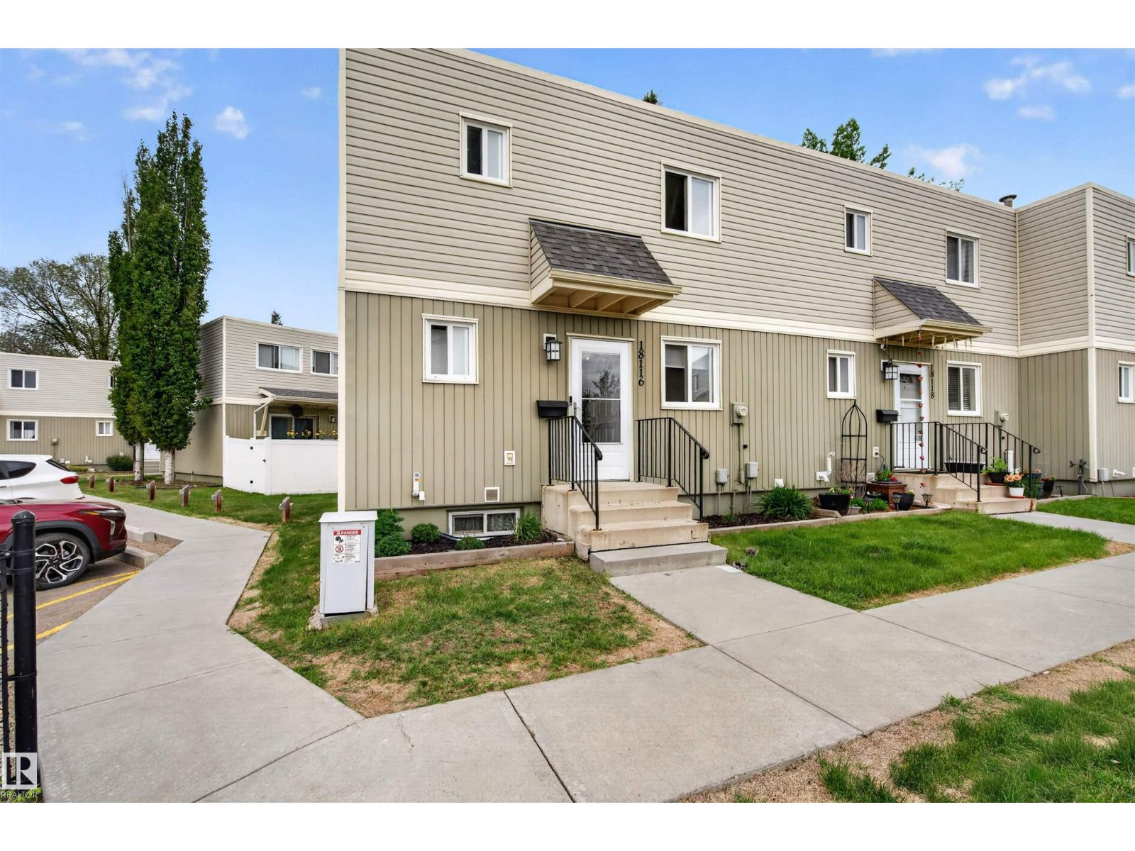 18116 81 AV NW, edmonton, Alberta