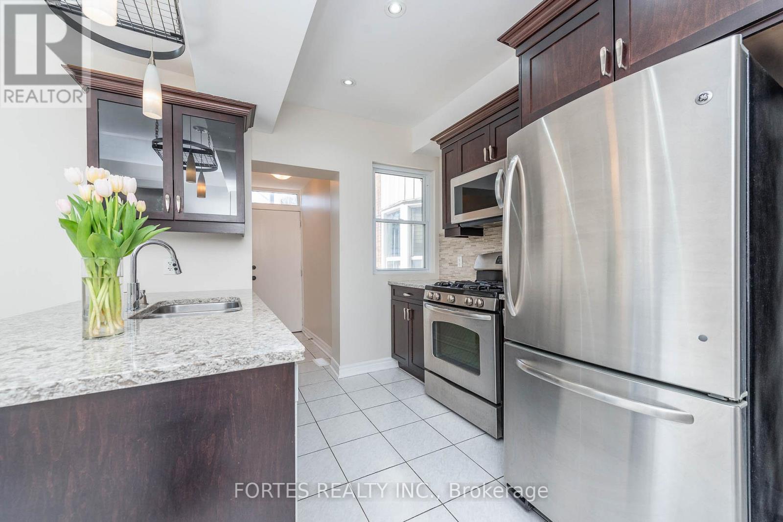 8 Spring Grove Avenue, Toronto, Ontario  M6N 3H3 - Photo 9 - W13209404