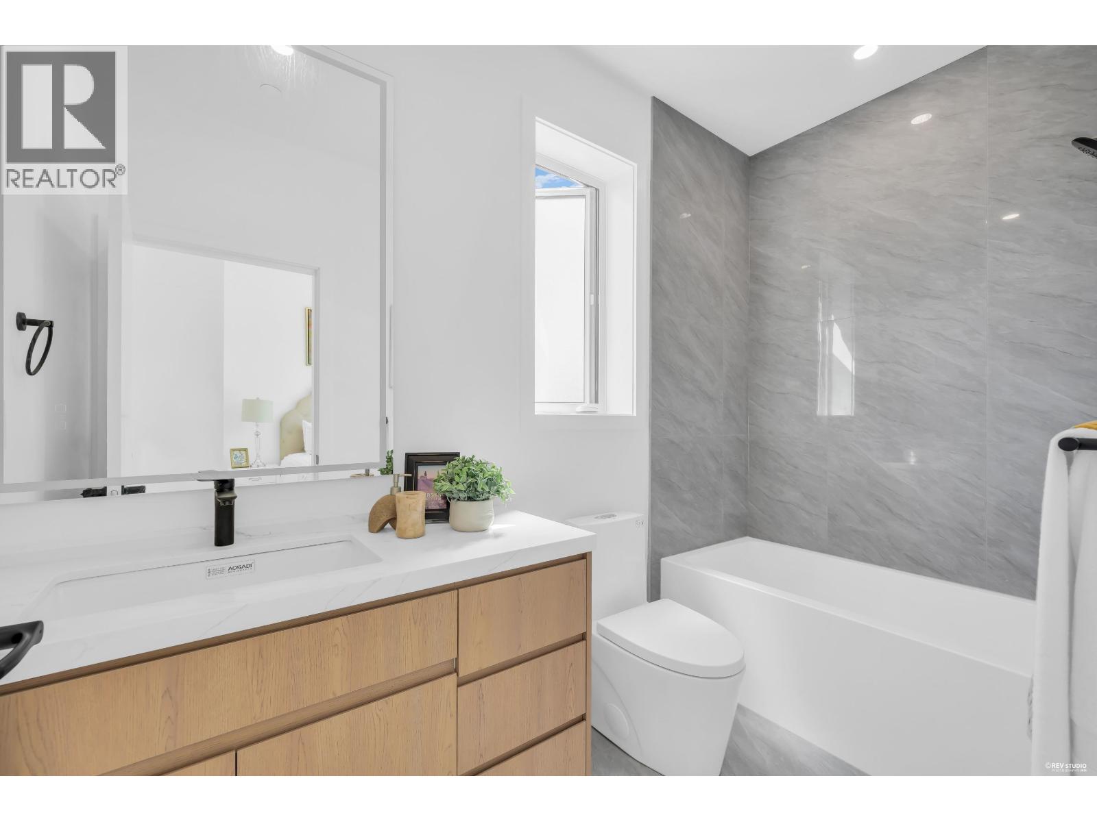 2 2893 Eton Street, Vancouver, British Columbia  V5K 1K4 - Photo 11 - R3129285