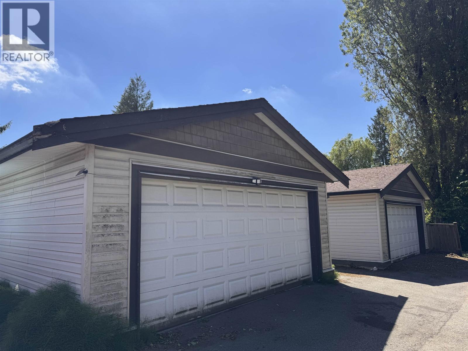 589 Foster Avenue, Coquitlam, British Columbia  V3J 2L6 - Photo 3 - R3123020