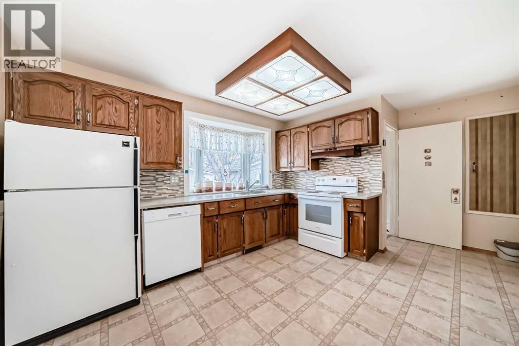 165 Marbrooke Circle Ne, Calgary, Alberta  T2A 2W4 - Photo 5 - A2305860
