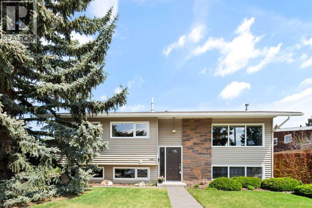 5047 Batchelor Crescent Nw, Calgary, Alberta  T2L 1S8 - Photo 1 - A2310032