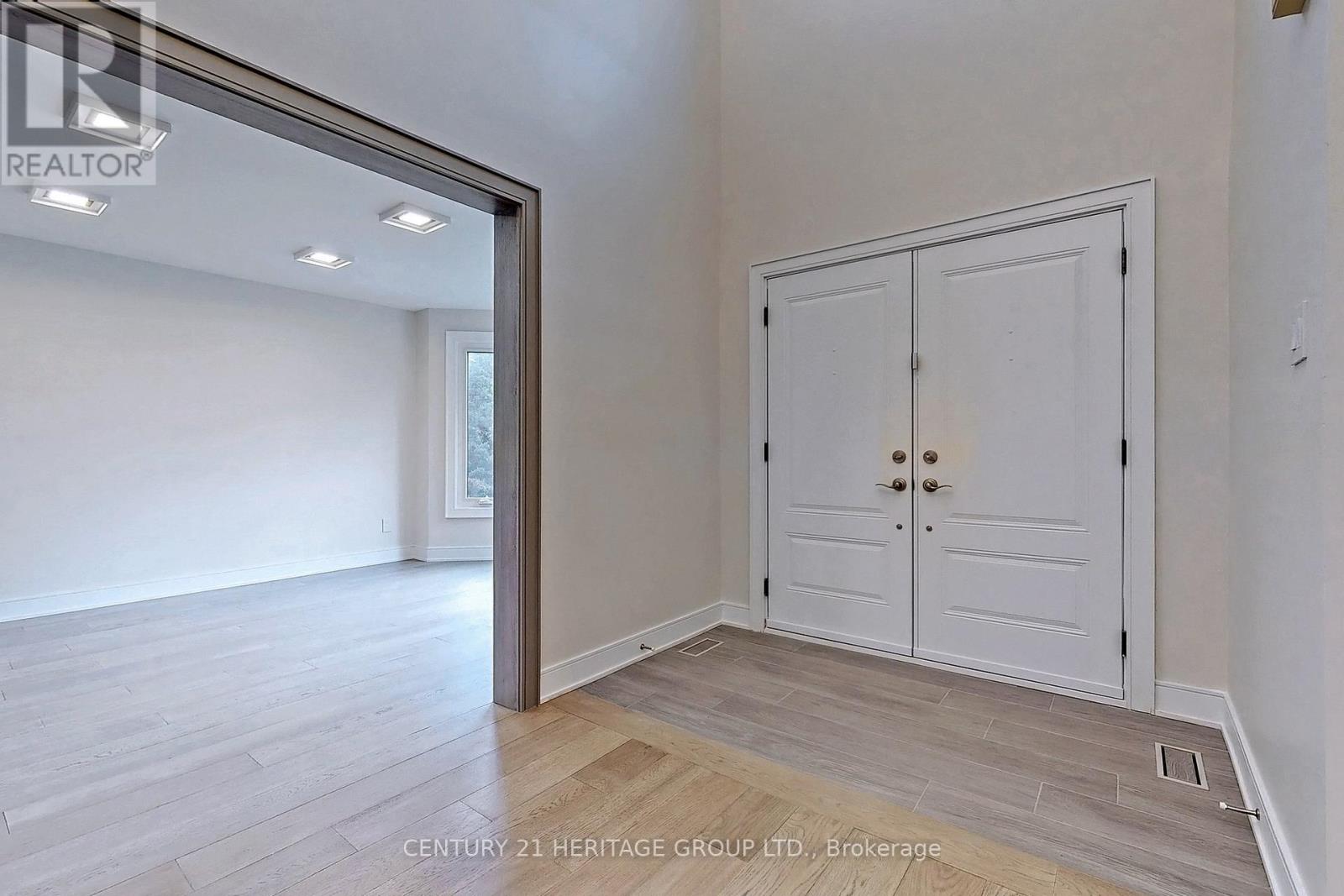 26 Castleridge Drive, Richmond Hill, Ontario  L4B 1N9 - Photo 2 - N13218272