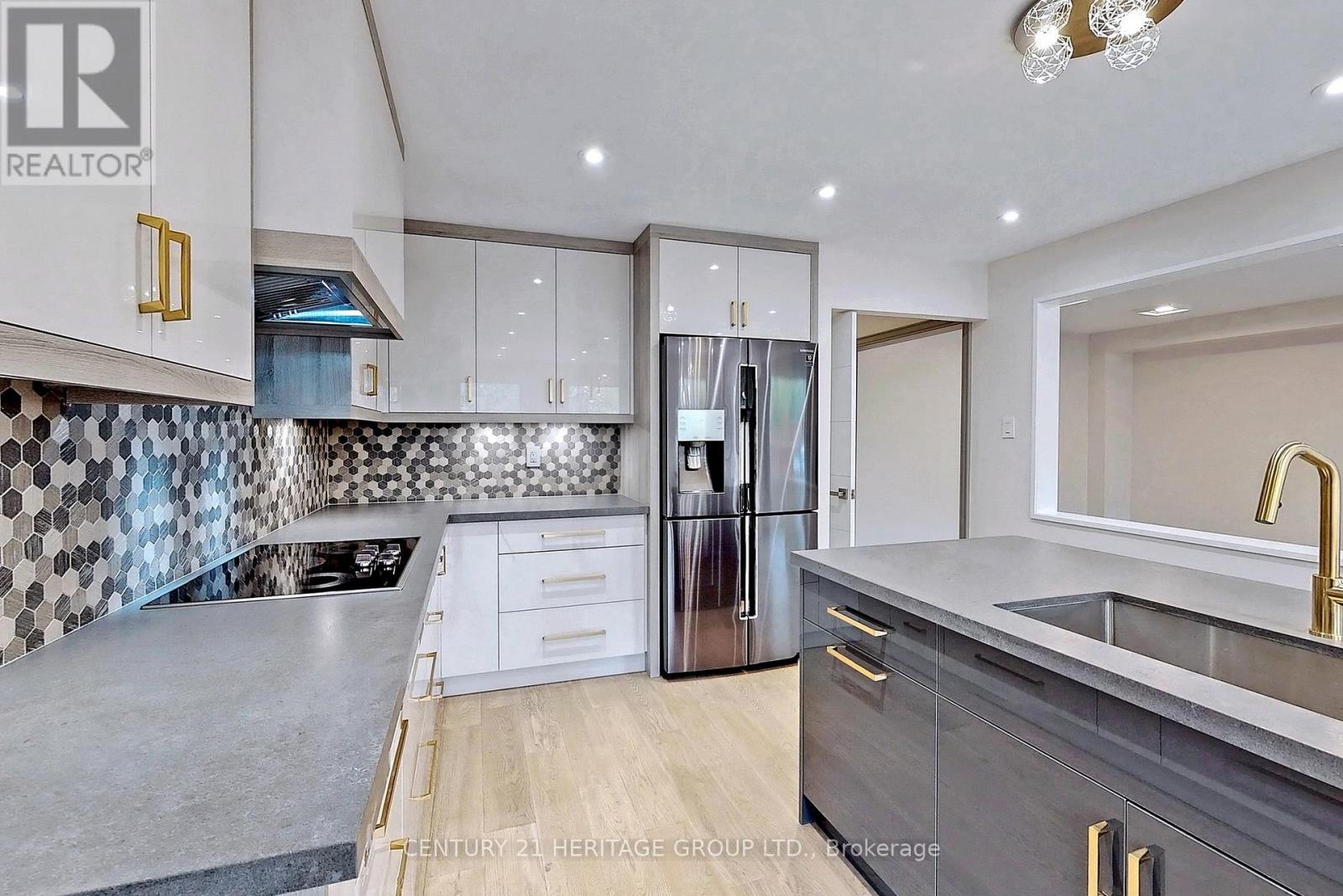 26 Castleridge Drive, Richmond Hill, Ontario  L4B 1N9 - Photo 6 - N13218272
