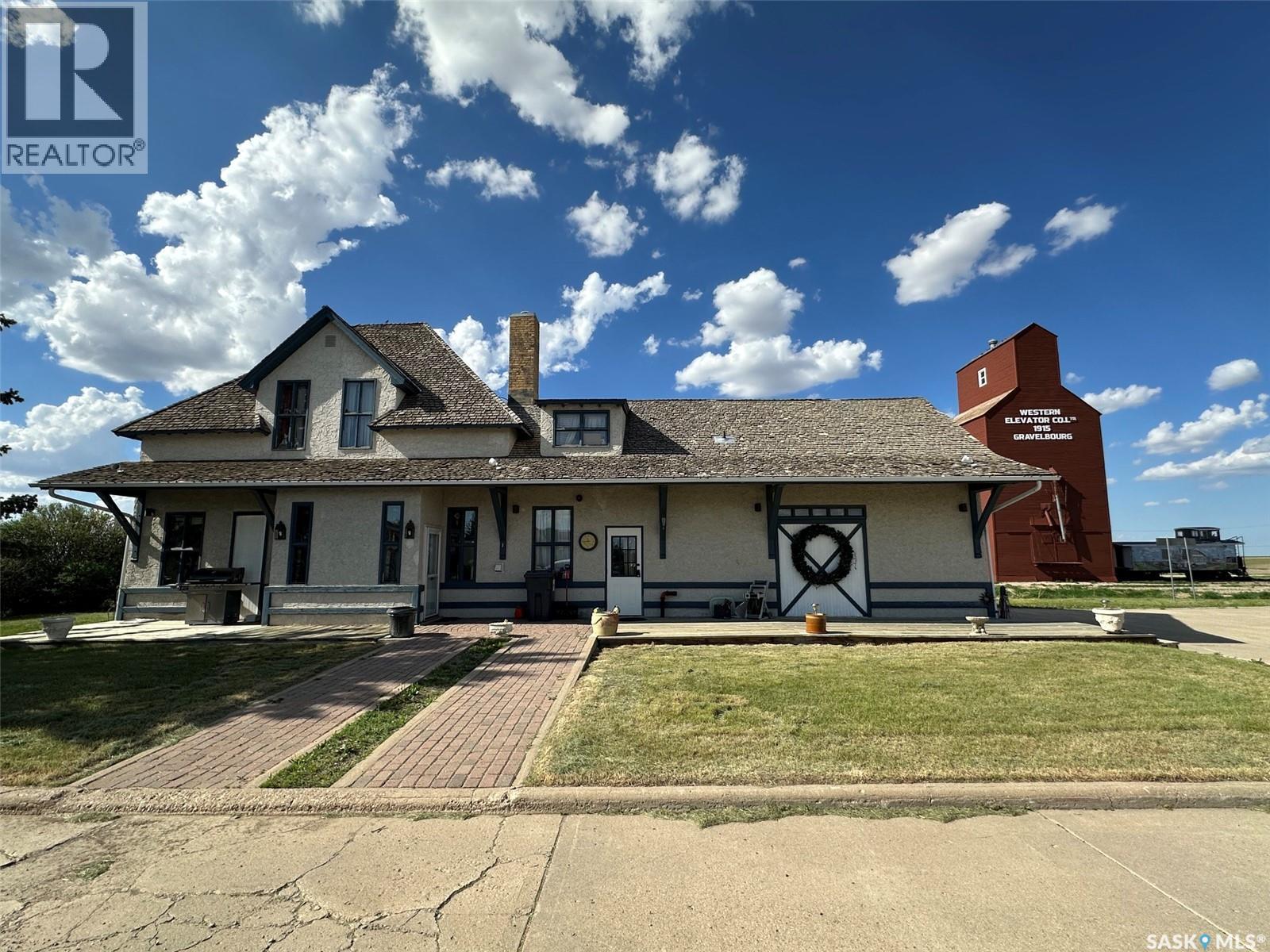 700 Main Street E, Gravelbourg, Saskatchewan  S0H 1X0 - Photo 2 - SK037679