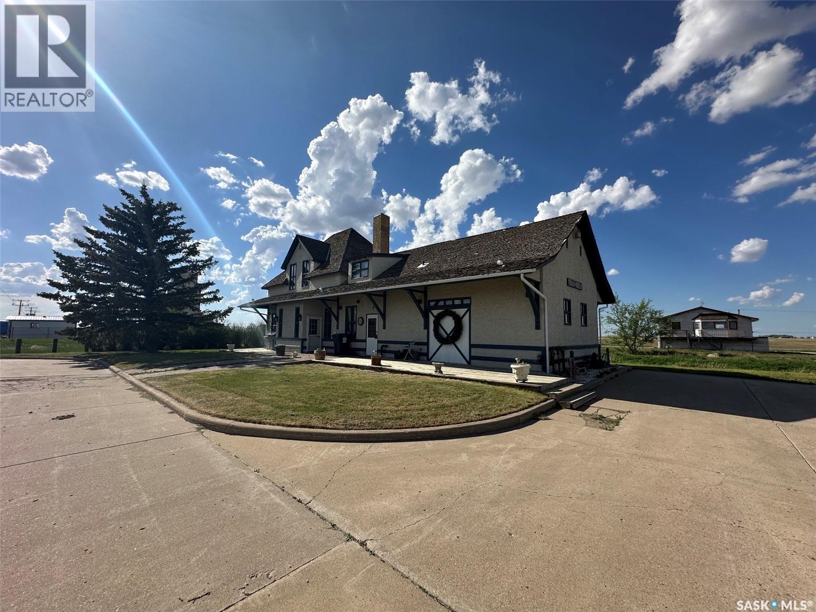 700 Main Street E, Gravelbourg, Saskatchewan  S0H 1X0 - Photo 4 - SK037679