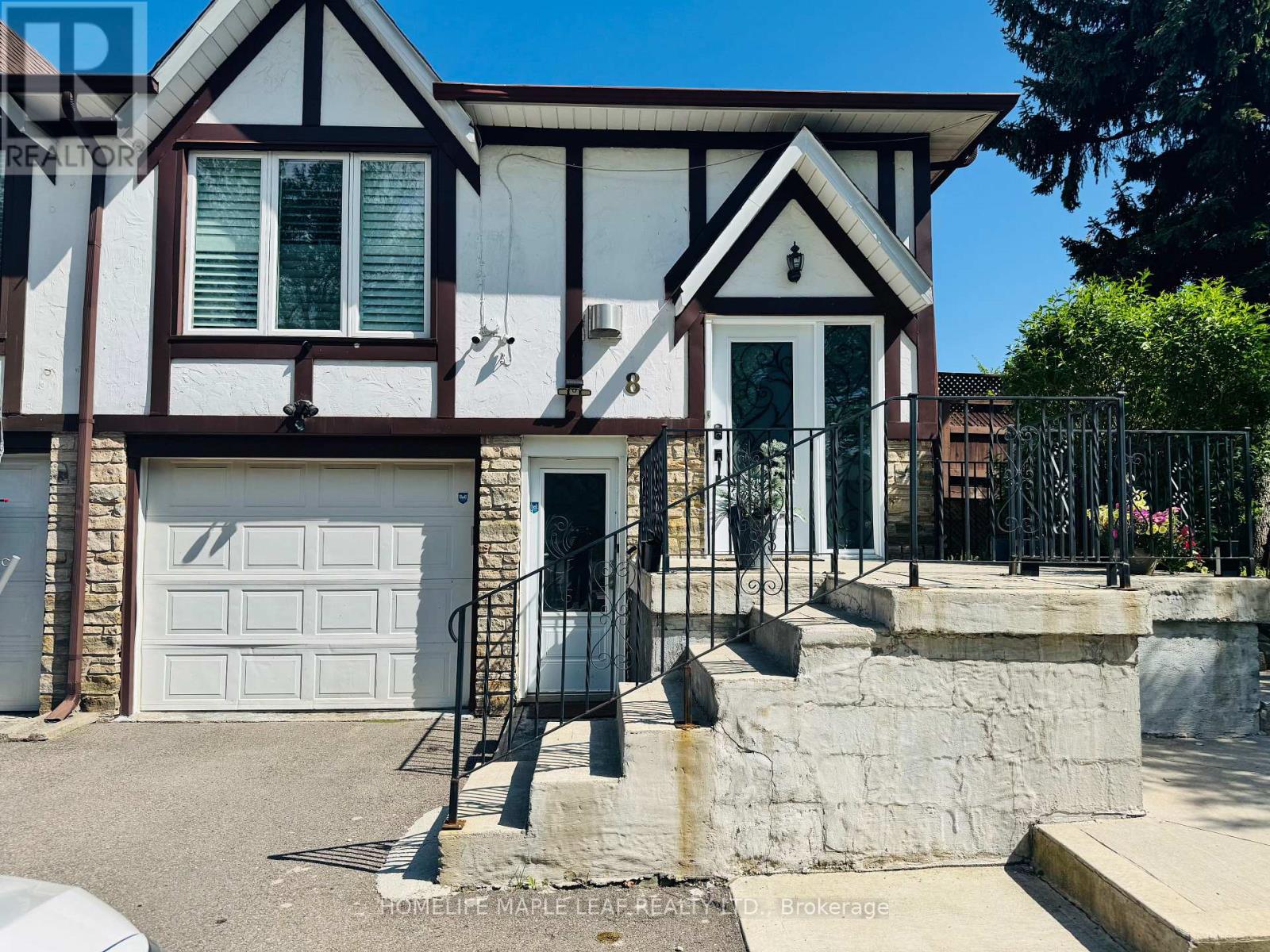 8 MONTROSE PLACE, Brampton, Ontario