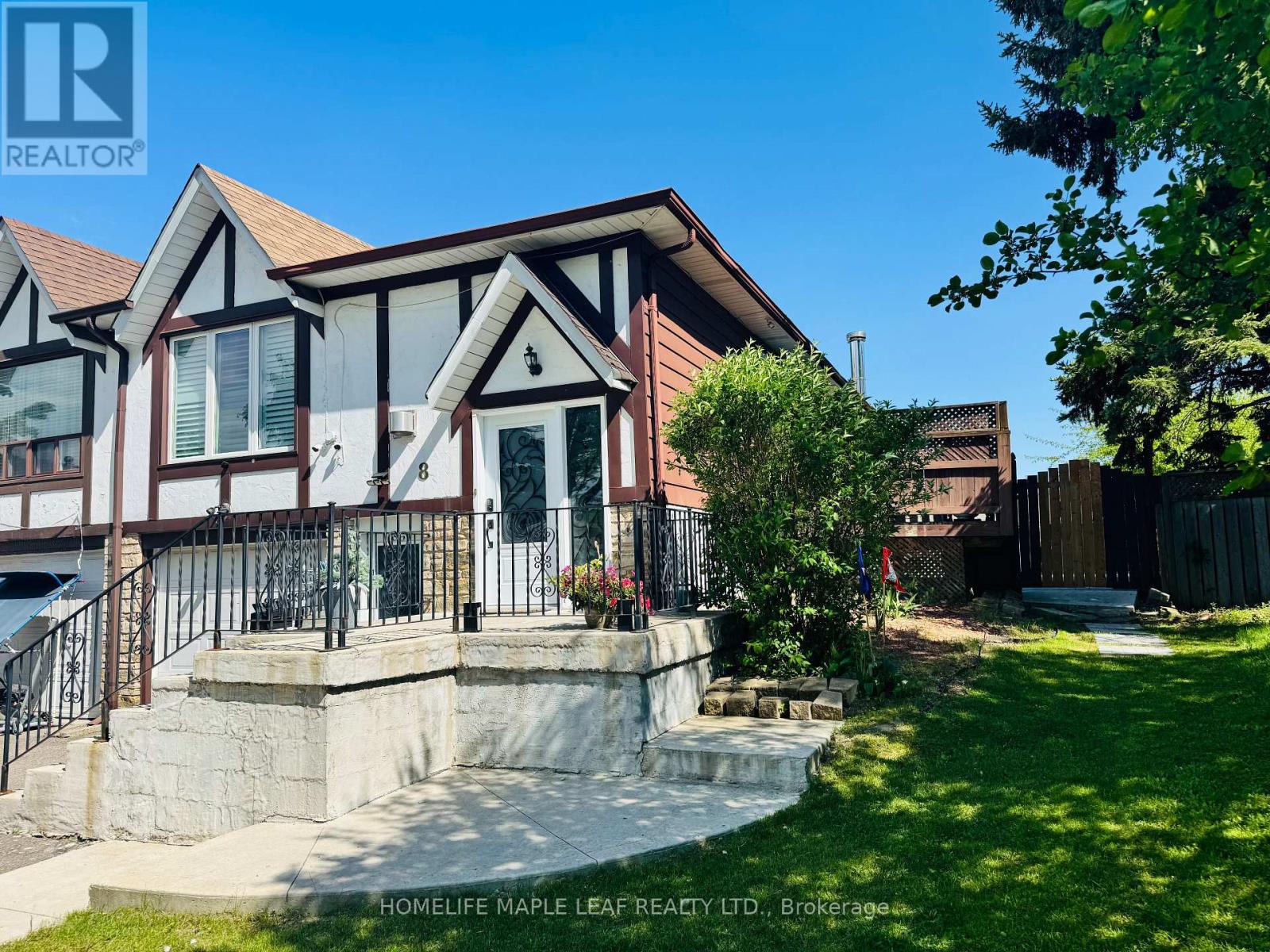 8 Montrose Place, Brampton, Ontario  L6S 2S8 - Photo 2 - W13218248