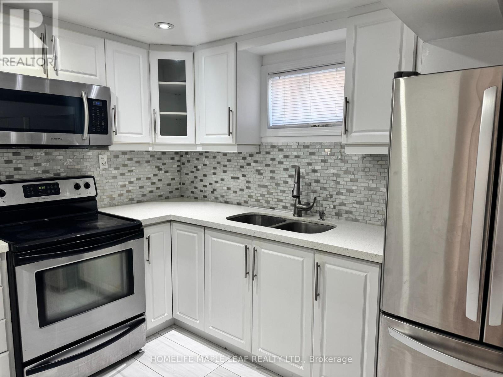 8 Montrose Place, Brampton, Ontario  L6S 2S8 - Photo 6 - W13218248