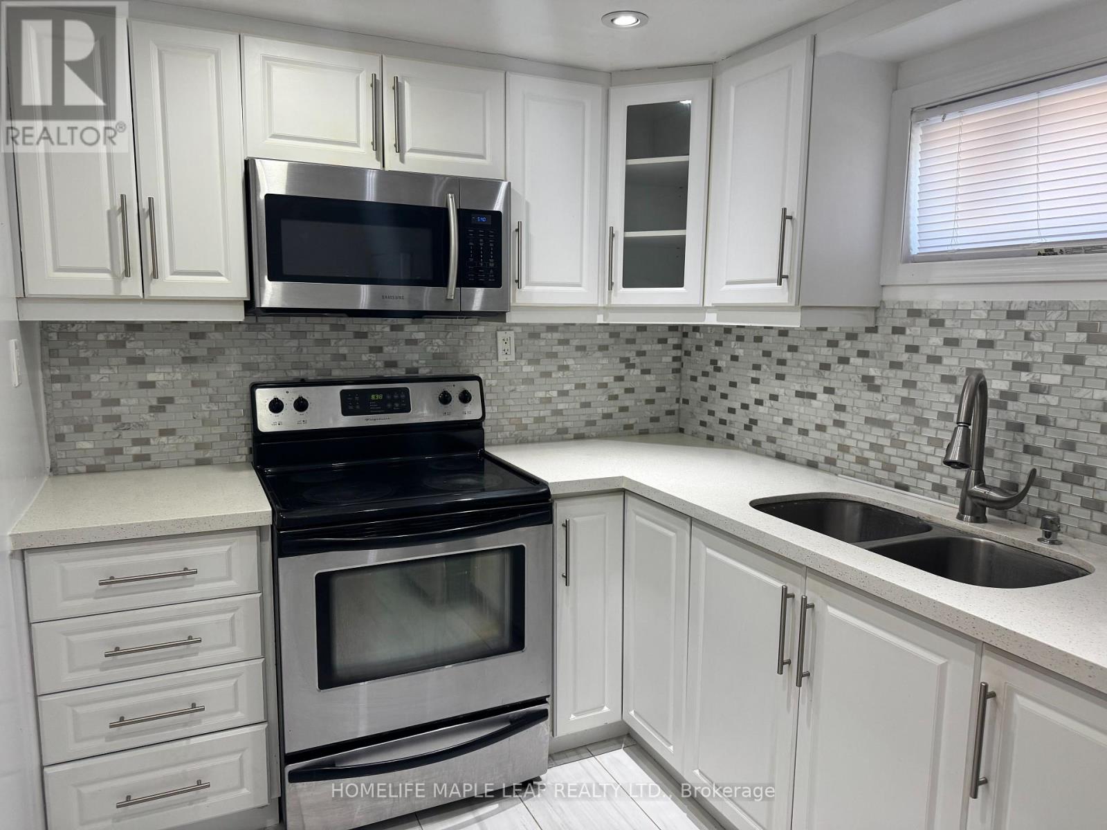 8 Montrose Place, Brampton, Ontario  L6S 2S8 - Photo 7 - W13218248