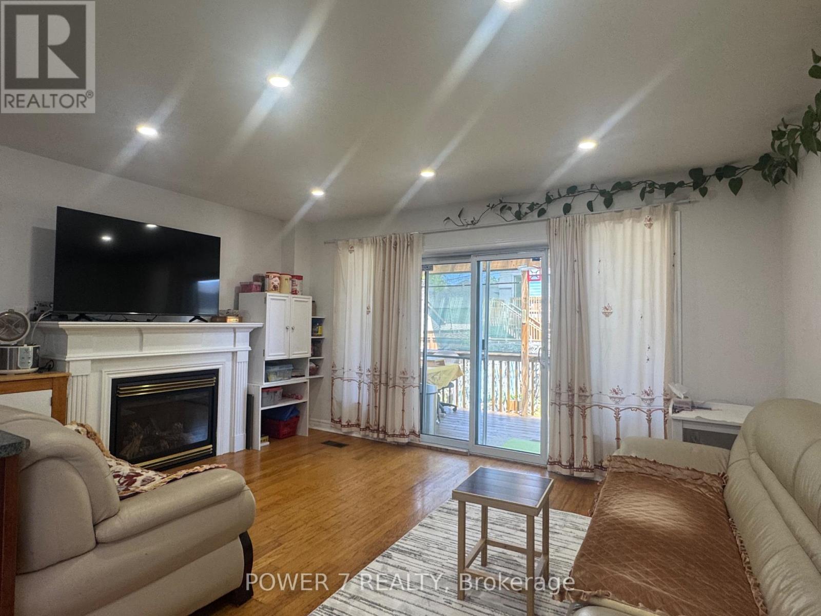 85b Maybourne Avenue, Toronto, Ontario  M1L 2W3 - Photo 15 - E13199266