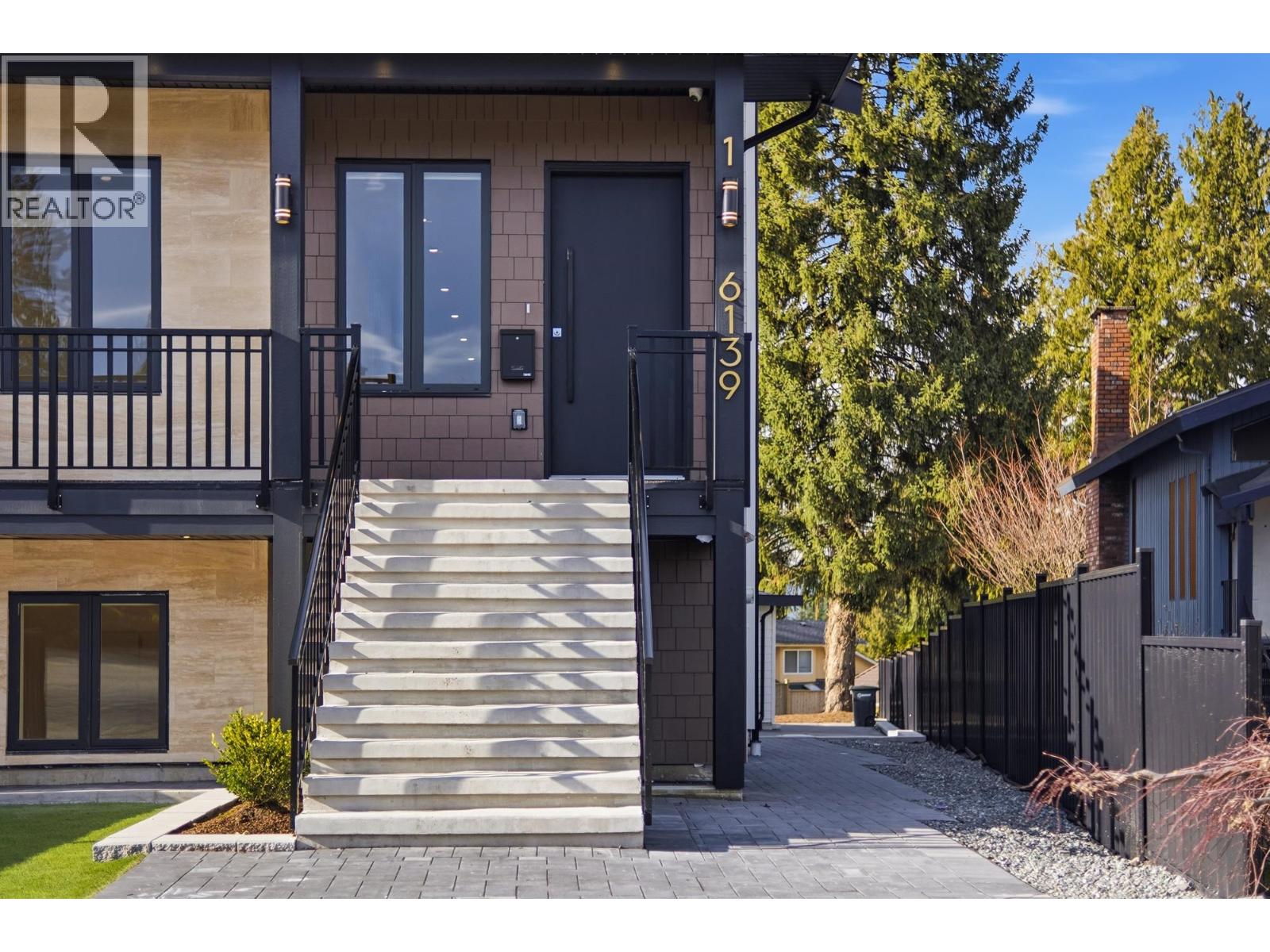 1 6139 Ashworth Avenue, Burnaby, British Columbia  V5E 3T8 - Photo 2 - R3103238