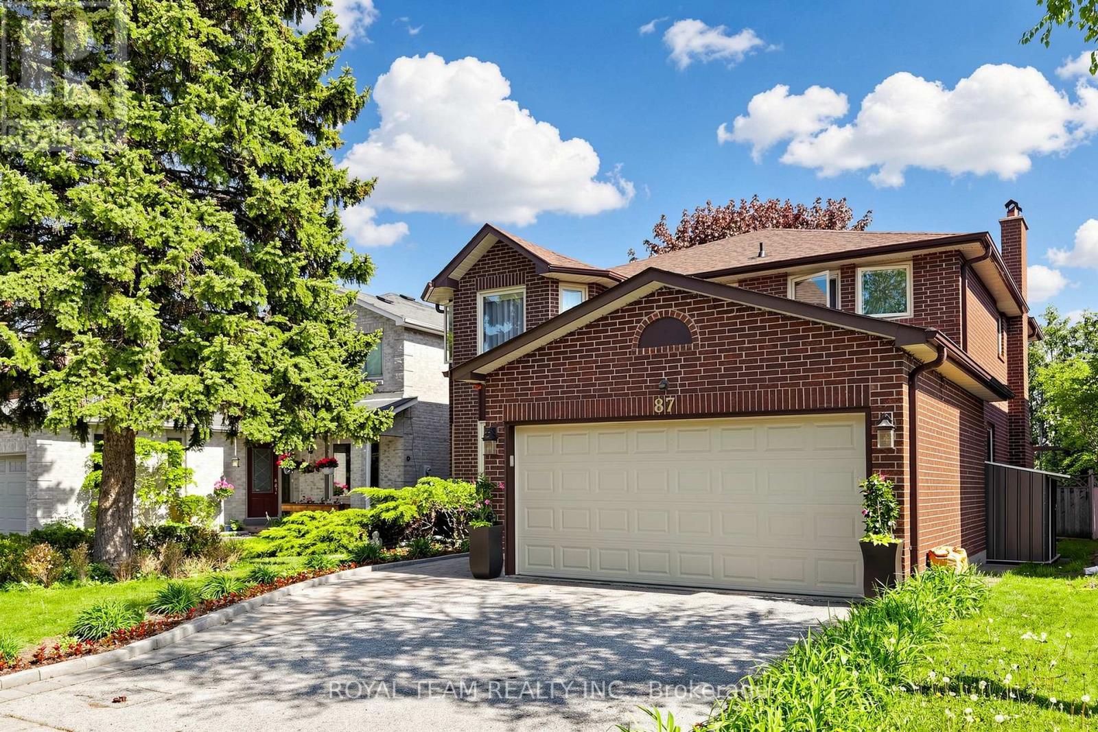 87 Mccallum Drive, Richmond Hill, Ontario  L4C 7T6 - Photo 2 - N13218354