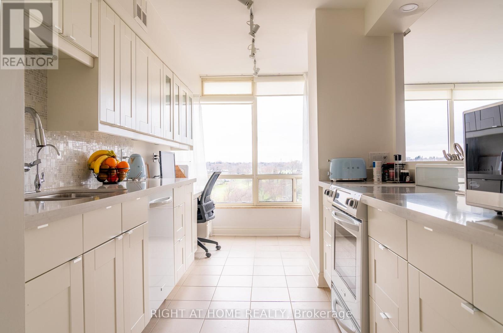 1003 - 1320 Islington Avenue, Toronto, Ontario  M9A 5C6 - Photo 7 - W13218330