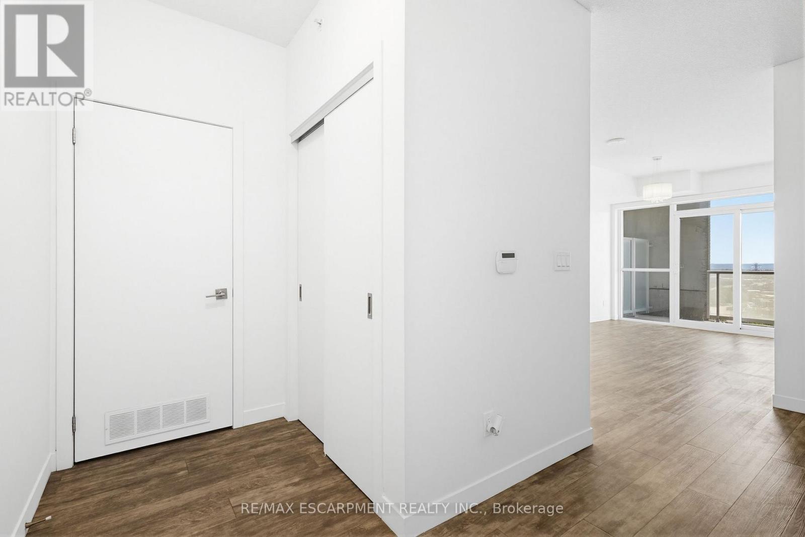 1507 - 2081 Fairview Street, Burlington, Ontario  L7R 0E4 - Photo 5 - W13098702