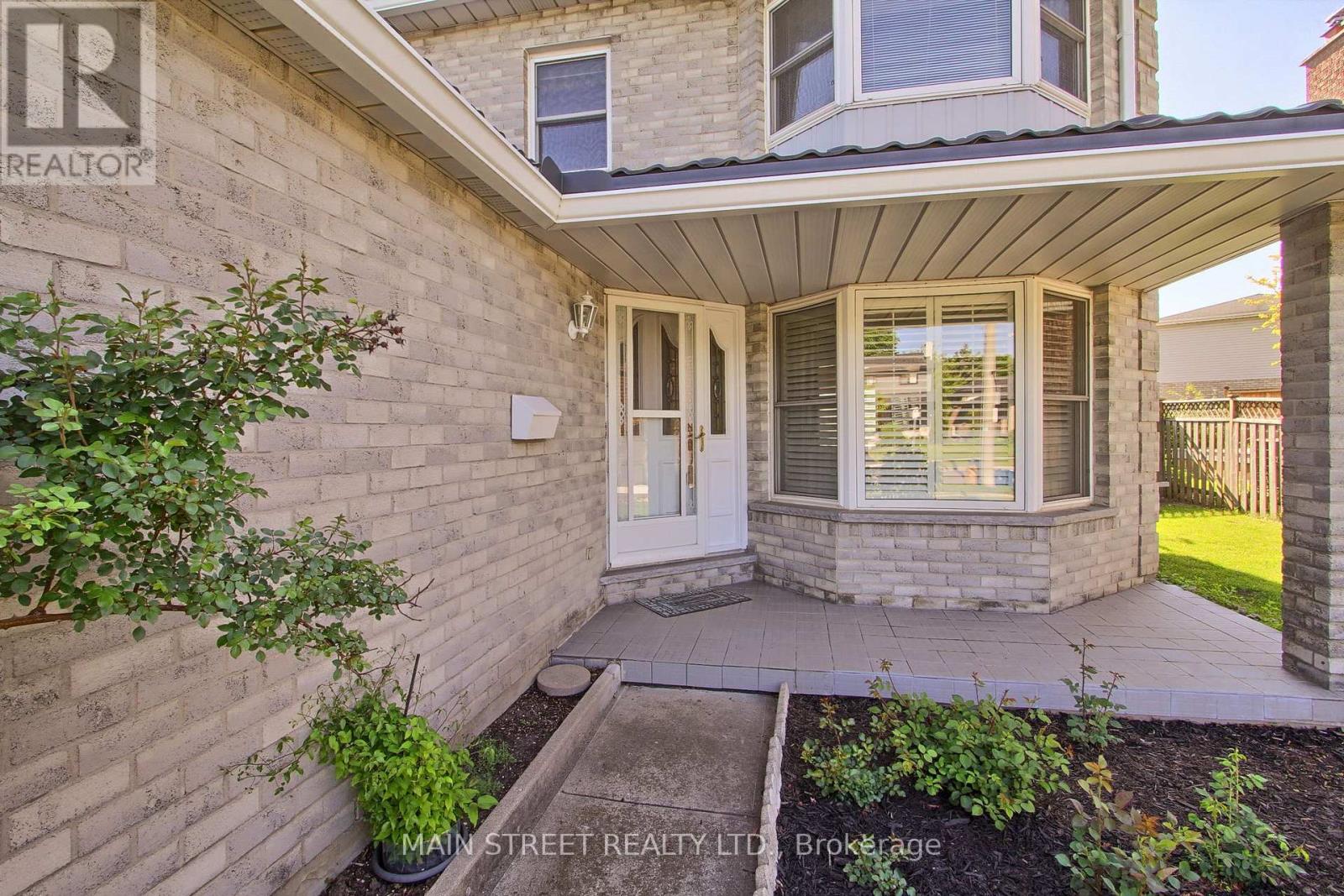 316 Biehn Drive, Kitchener, Ontario  N2R 1C7 - Photo 3 - X13218328