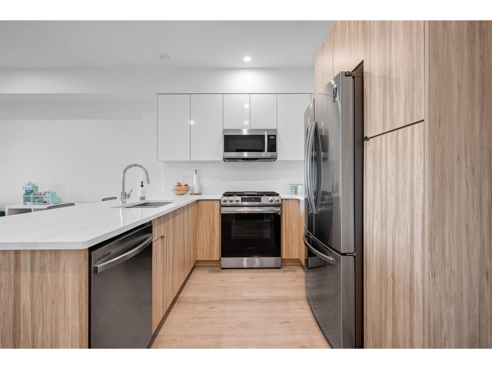 303 2649 James Street, Abbotsford, British Columbia  V2T 3L6 - Photo 4 - R3129677