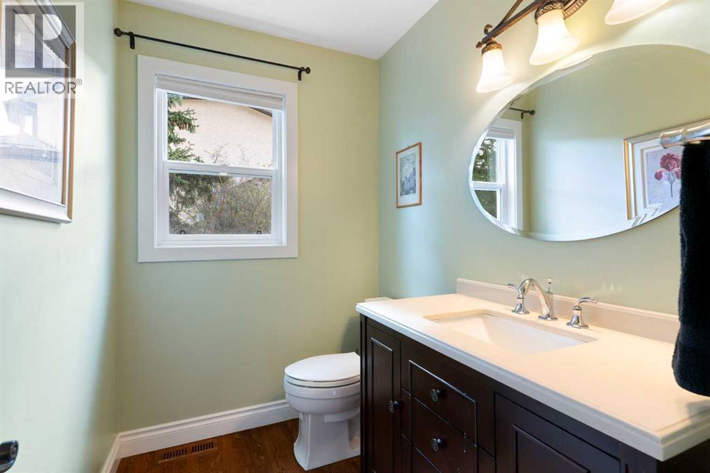476 Silvergrove Gardens Nw, Calgary, Alberta  T3B 4S8 - Photo 11 - A2311397