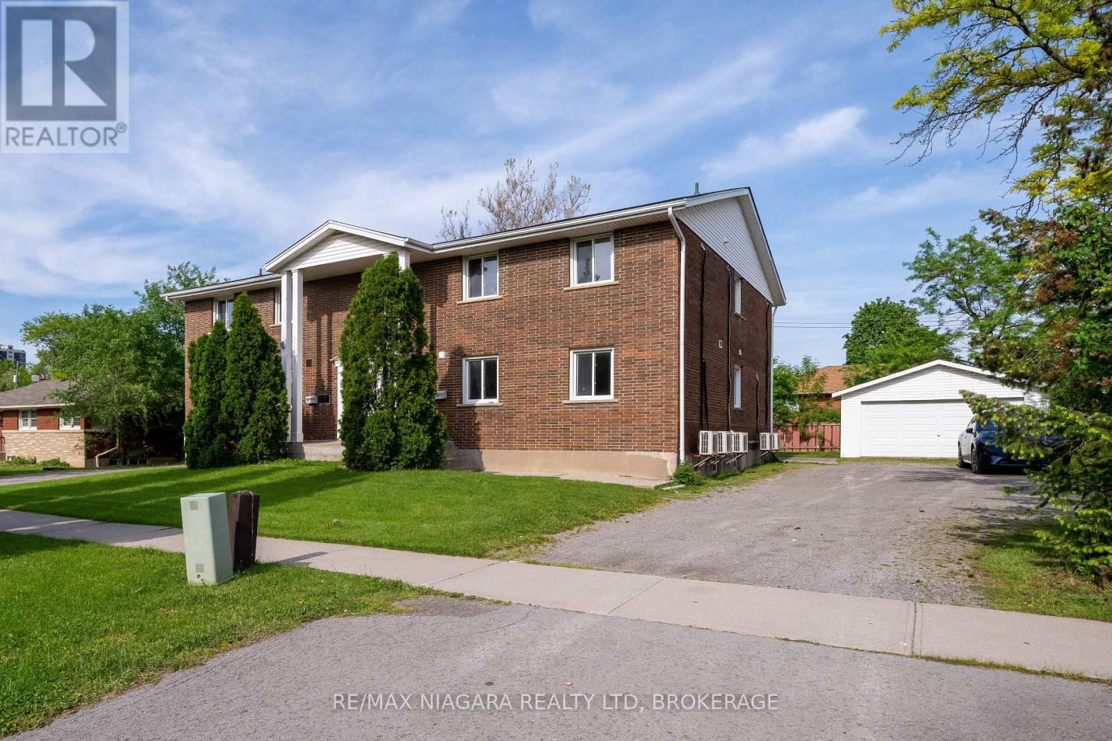 293-295 Glenridge Avenue, St. Catharines, Ontario  L2T 3K5 - Photo 2 - X13218388