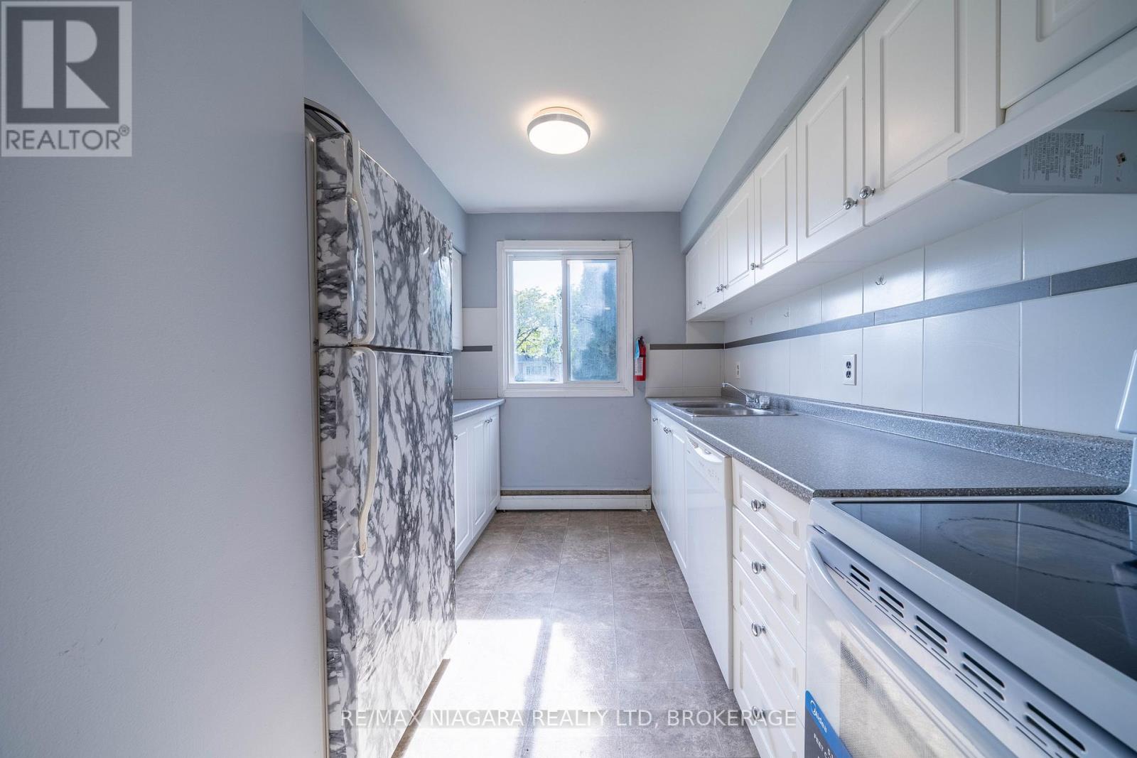 293-295 Glenridge Avenue, St. Catharines, Ontario  L2T 3K5 - Photo 7 - X13218388