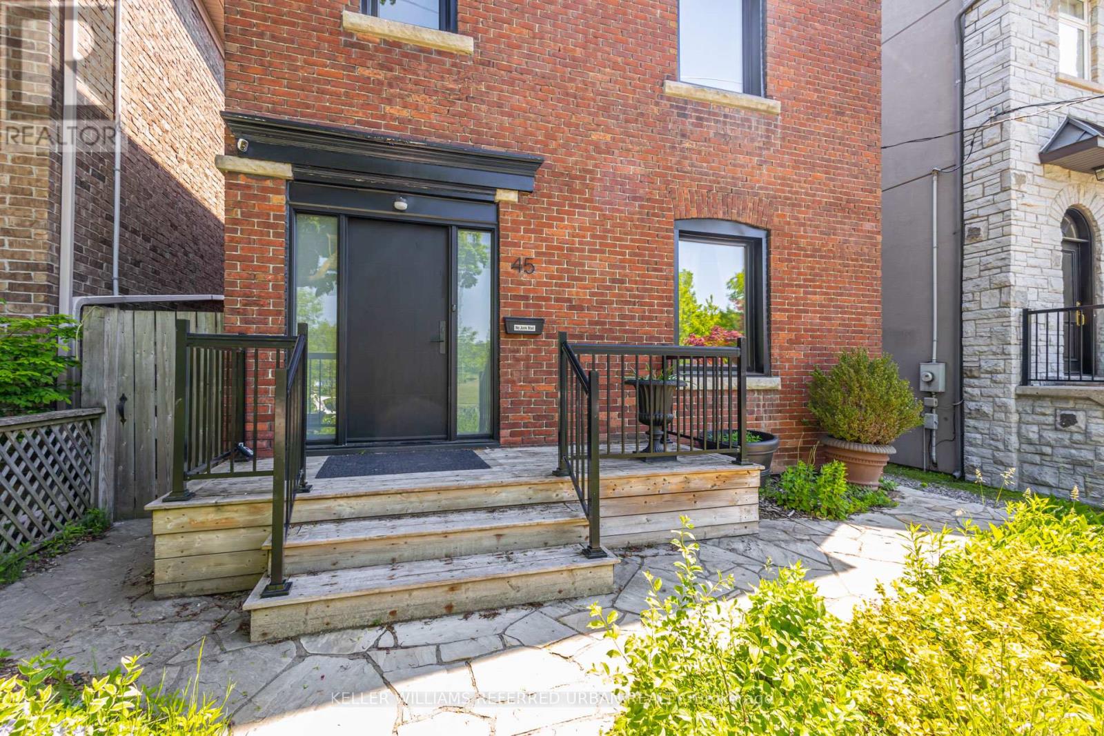 45 Wychwood Avenue, Toronto, Ontario  M6G 2X8 - Photo 2 - C13218424