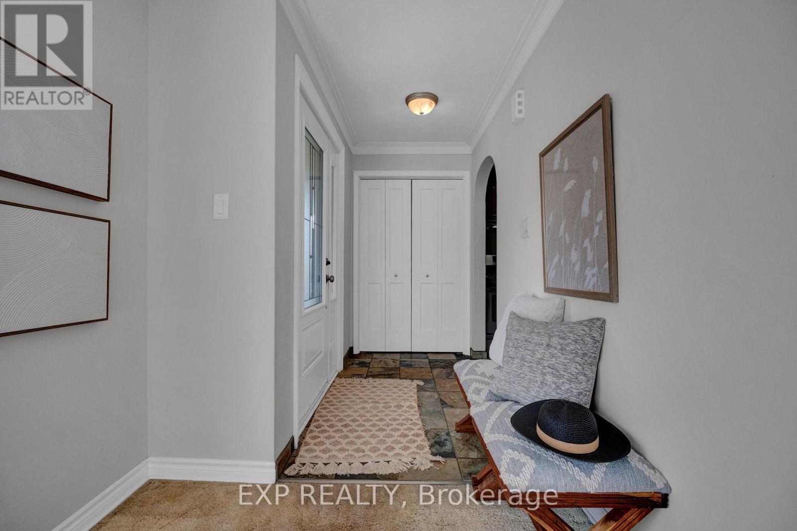 270 Fairlawn Court, Oshawa, Ontario  L1J 4P9 - Photo 4 - E13218374