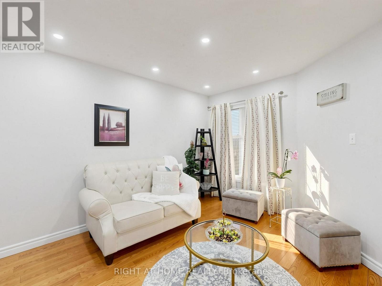 3815 Althorpe Circle, Mississauga, Ontario  L5N 7G3 - Photo 4 - W13208328