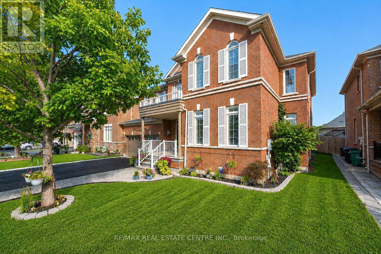 7 Prince Edward Boulevard, Brampton, Ontario  L6P 2E1 - Photo 3 - W13218372