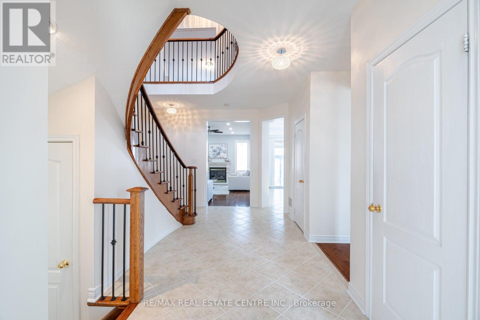 7 Prince Edward Boulevard, Brampton, Ontario  L6P 2E1 - Photo 5 - W13218372
