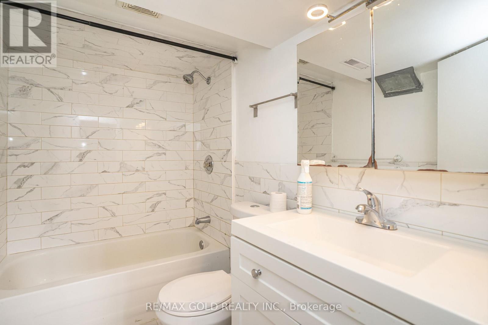 24 Bingham Road, Brampton, Ontario L6V 2K1 - Photo 12 - W13218414