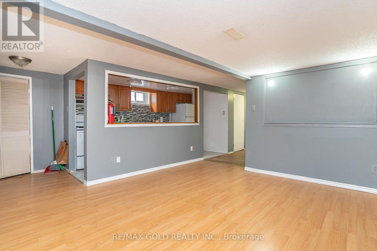 24 Bingham Road, Brampton, Ontario L6V 2K1 - Photo 6 - W13218414