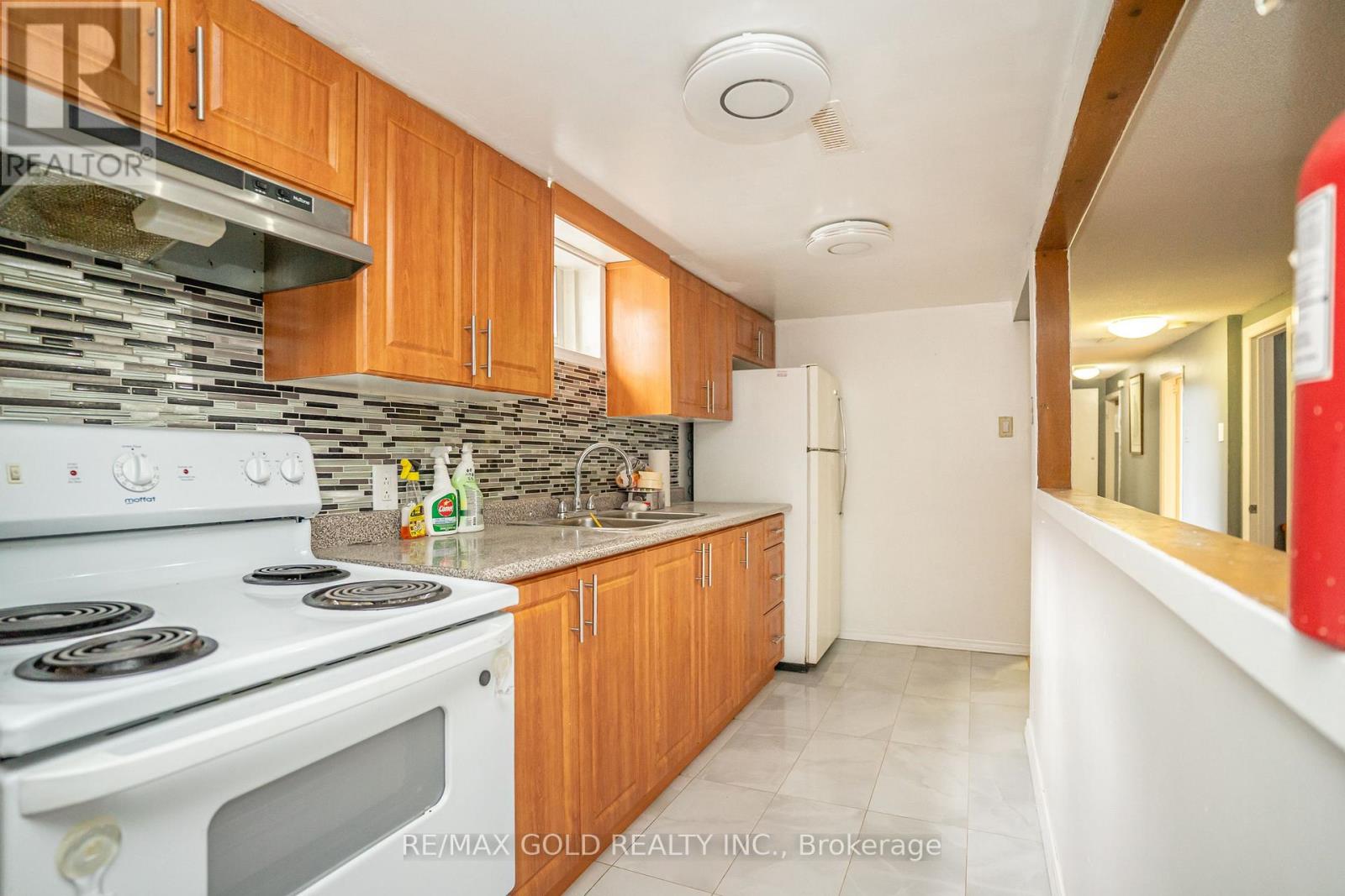 24 Bingham Road, Brampton, Ontario L6V 2K1 - Photo 8 - W13218414