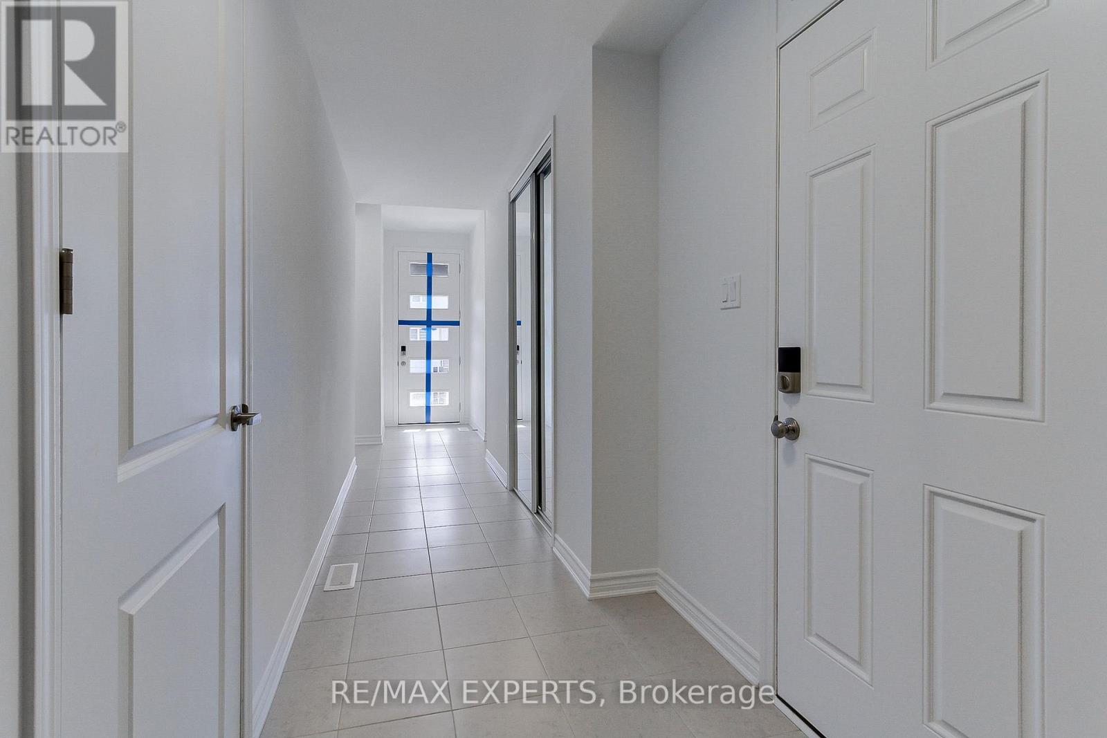 1237 Poppy Gardens, Oakville, Ontario  L6H 7Y4 - Photo 3 - W13218420