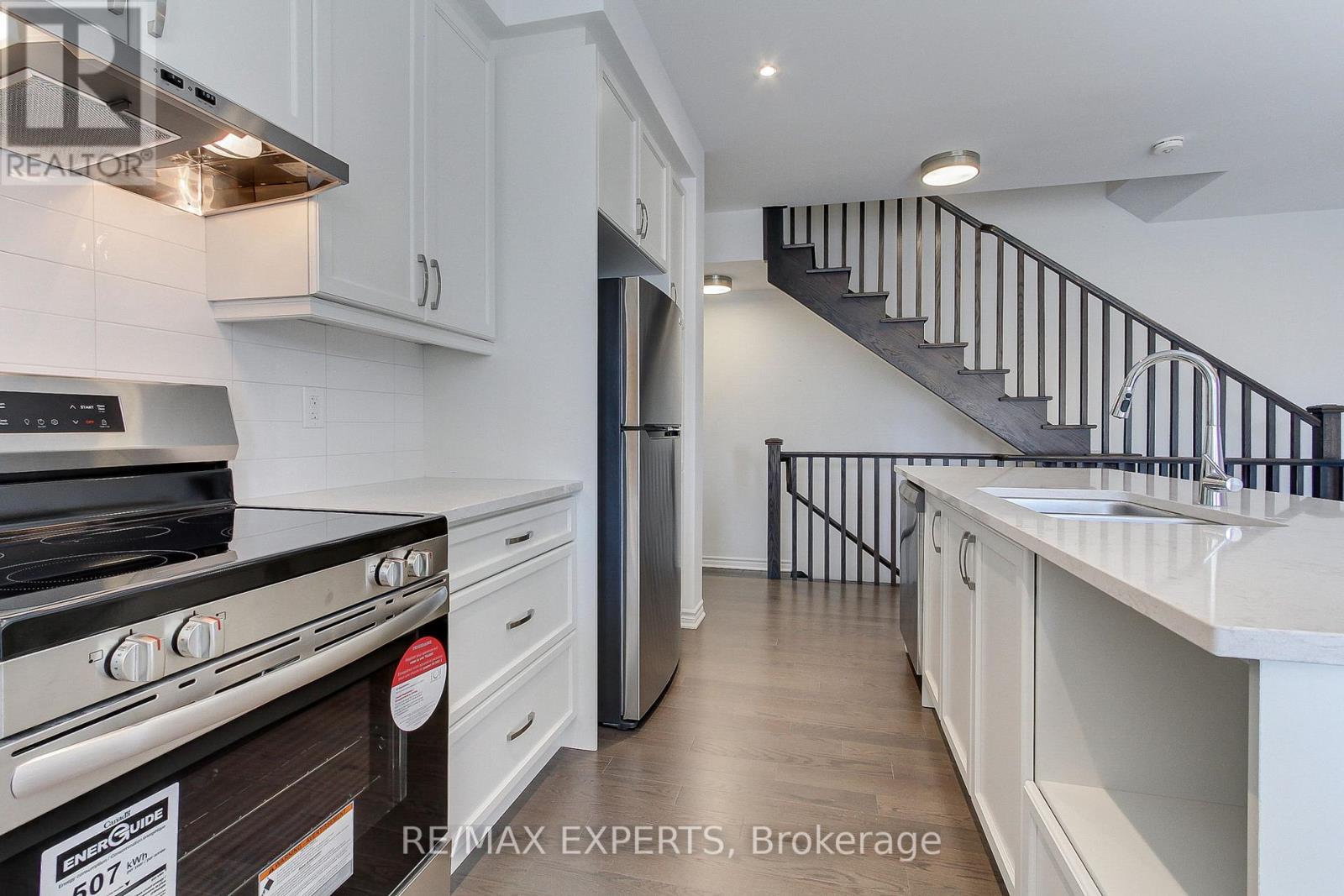 1237 Poppy Gardens, Oakville, Ontario  L6H 7Y4 - Photo 9 - W13218420