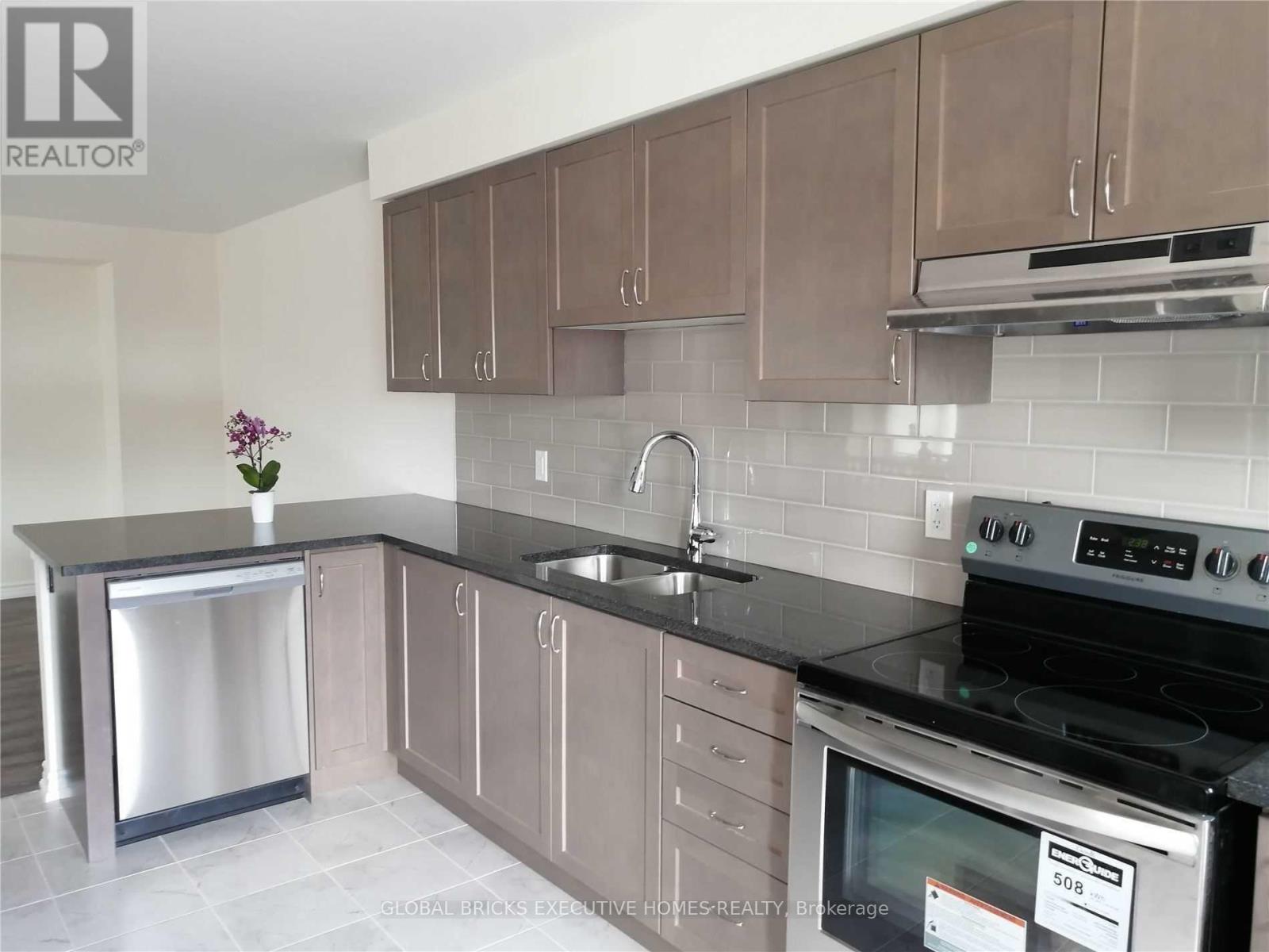 3461 Vernon Powell Drive, Oakville, Ontario  L6H 0Y1 - Photo 13 - W13218138