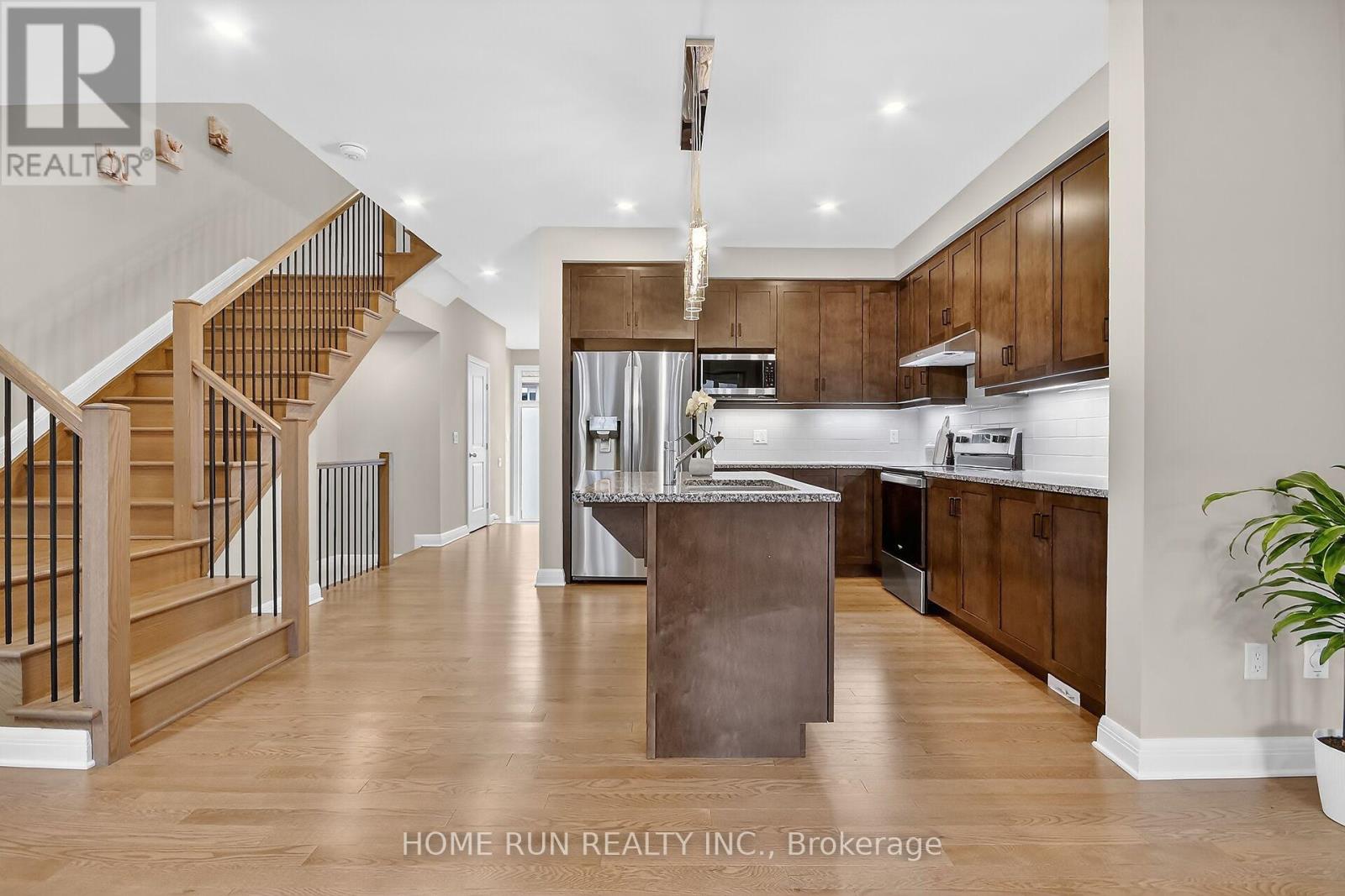 308 Wigwas Street, Ottawa, Ontario  K1K 5A1 - Photo 7 - X13218456