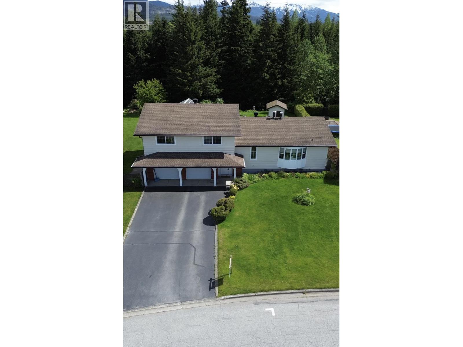 140 Smith Street, Kitimat, British Columbia  V8C 2R5 - Photo 1 - R3117835