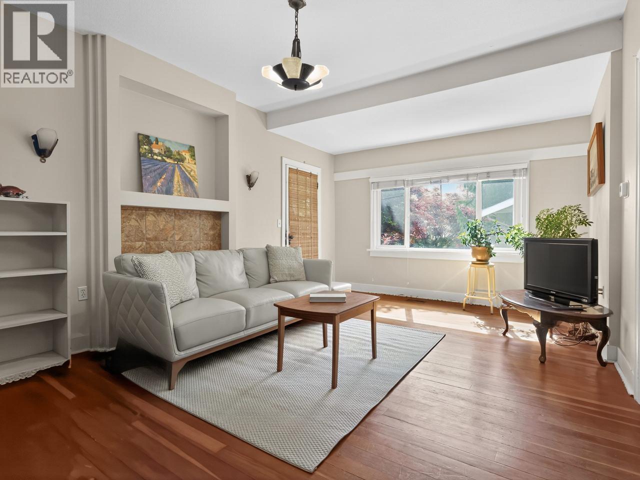 836 Thirteenth Street, New Westminster, British Columbia  V3M 4M9 - Photo 4 - R3127567