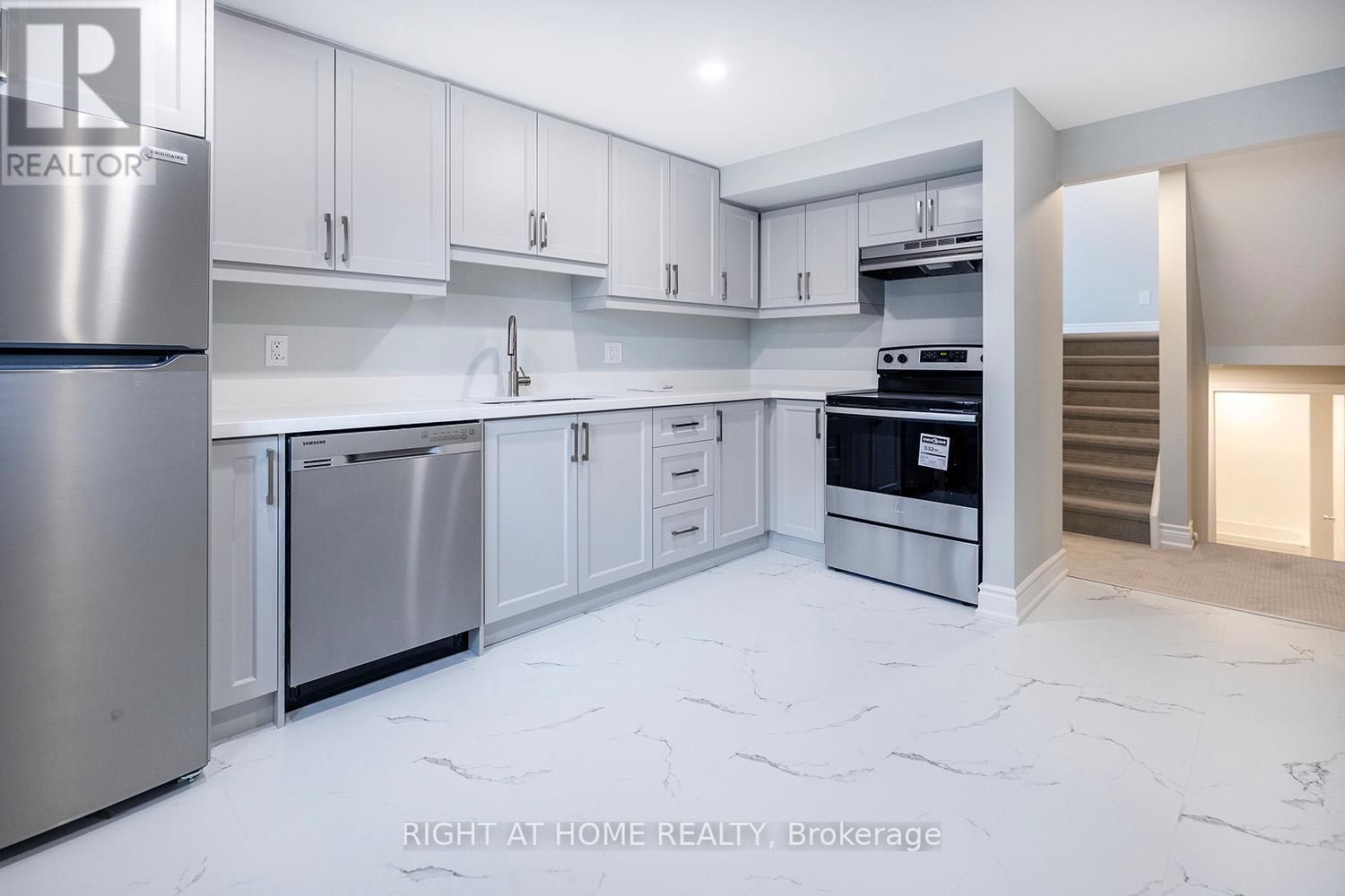 204 JOHNSON AVENUE, Whitby, Ontario