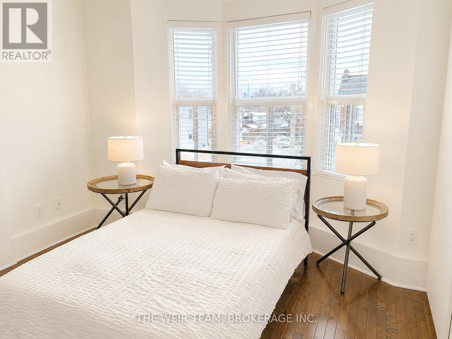 911 Woodbine Avenue, Toronto, Ontario  M4C 4B6 - Photo 12 - E13208308