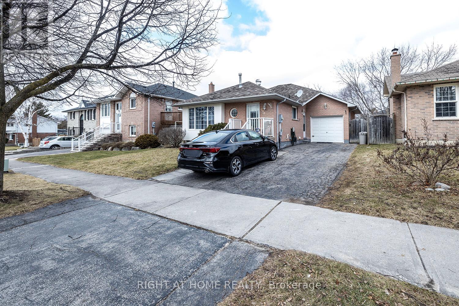 204 Johnson Avenue, Whitby, Ontario  L1N 0L4 - Photo 14 - E13166724