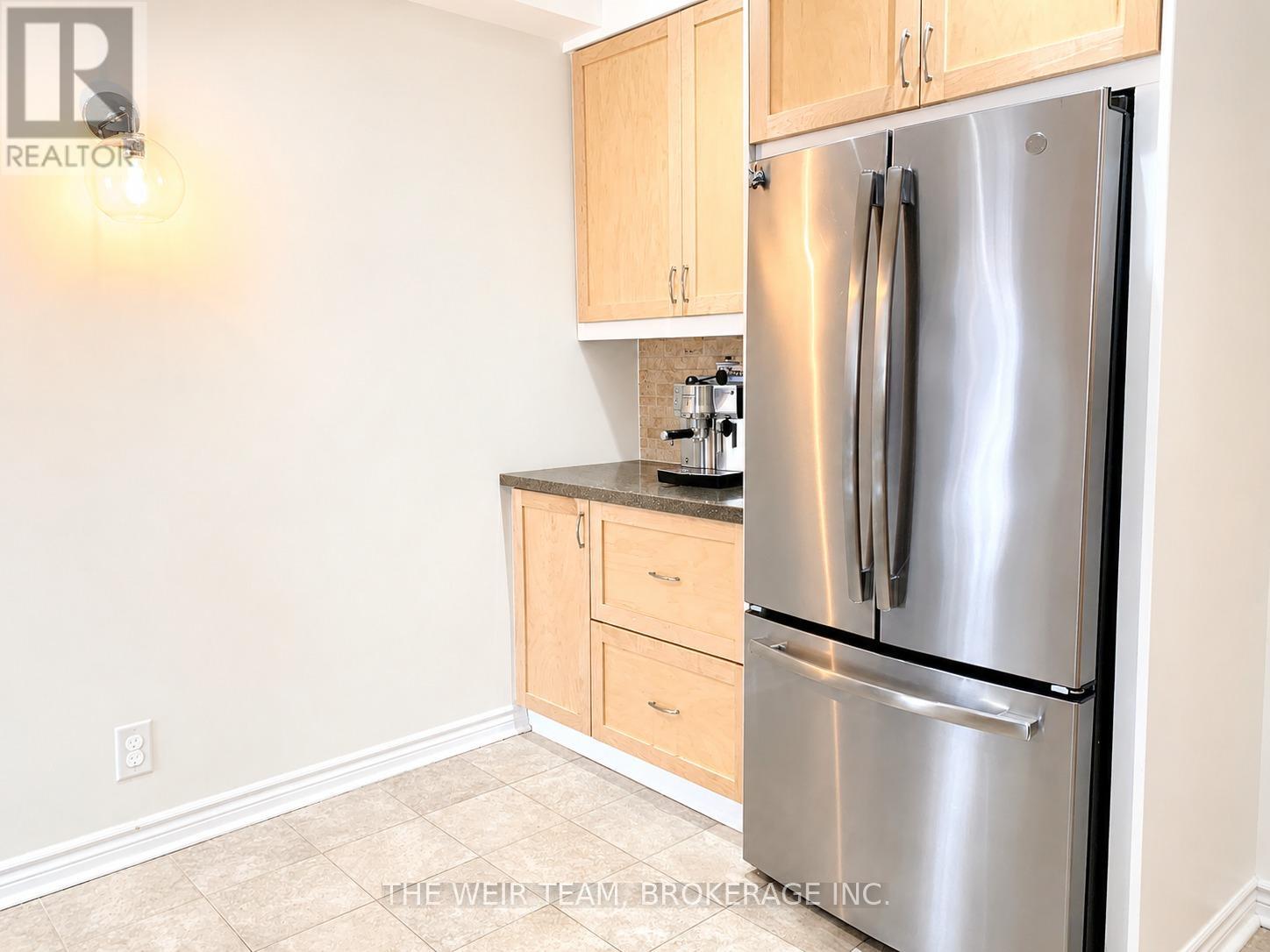 911 Woodbine Avenue, Toronto, Ontario  M4C 4B6 - Photo 11 - E13208308
