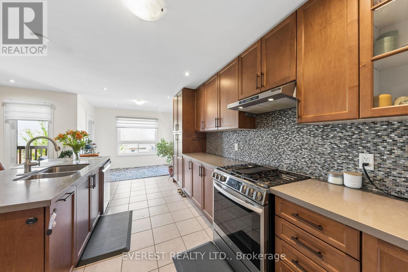 14 Hewson Street, Penetanguishene, Ontario  L9M 0V7 - Photo 17 - S13218436