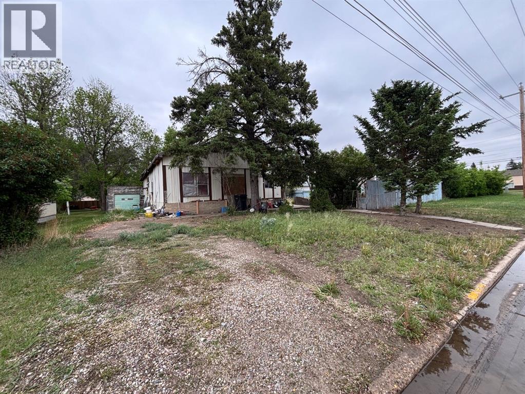 15N 2 Street W, Magrath, Alberta