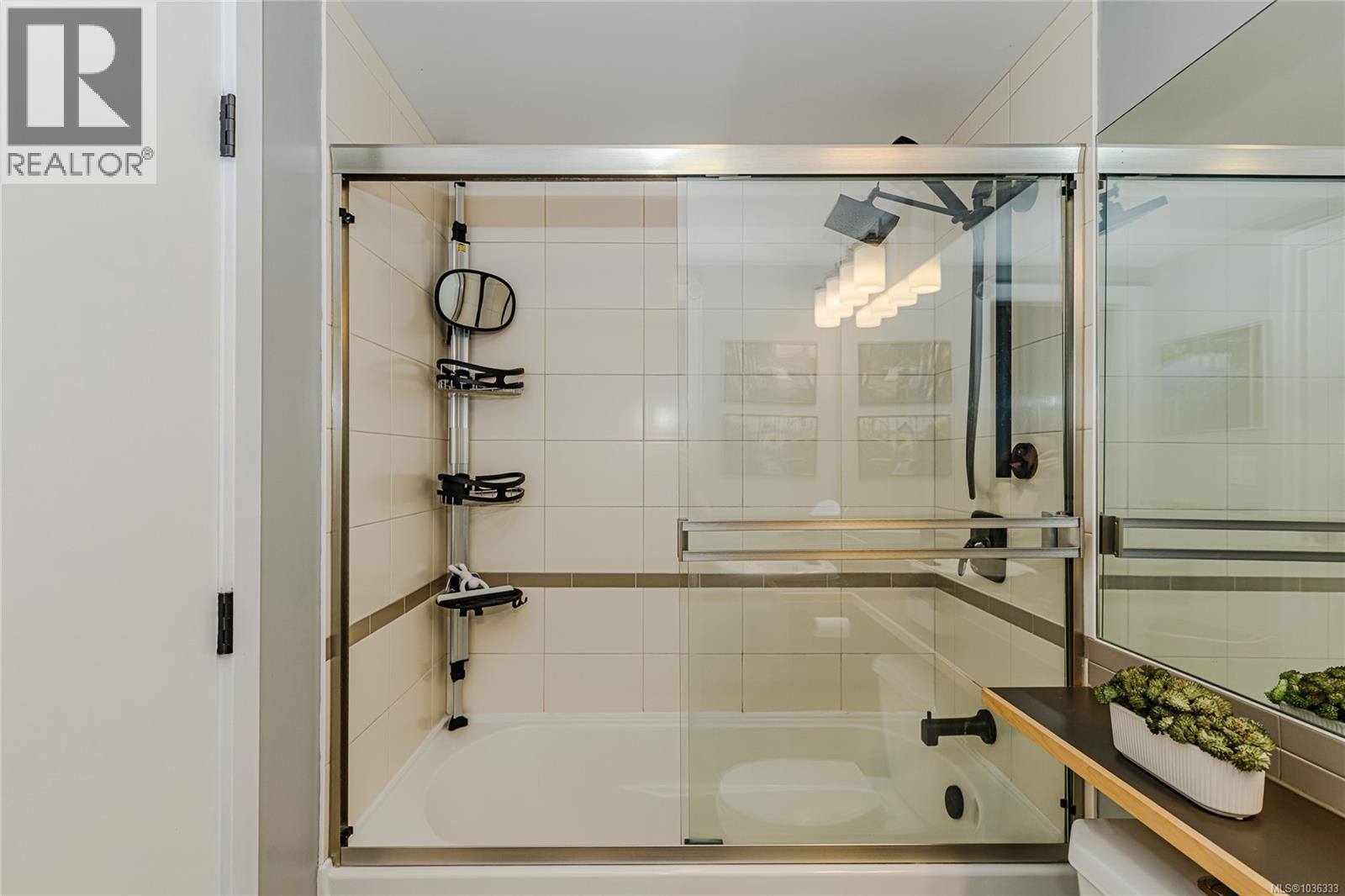 705 732 Cormorant St, Victoria, British Columbia  V8W 1P8 - Photo 16 - 1036333