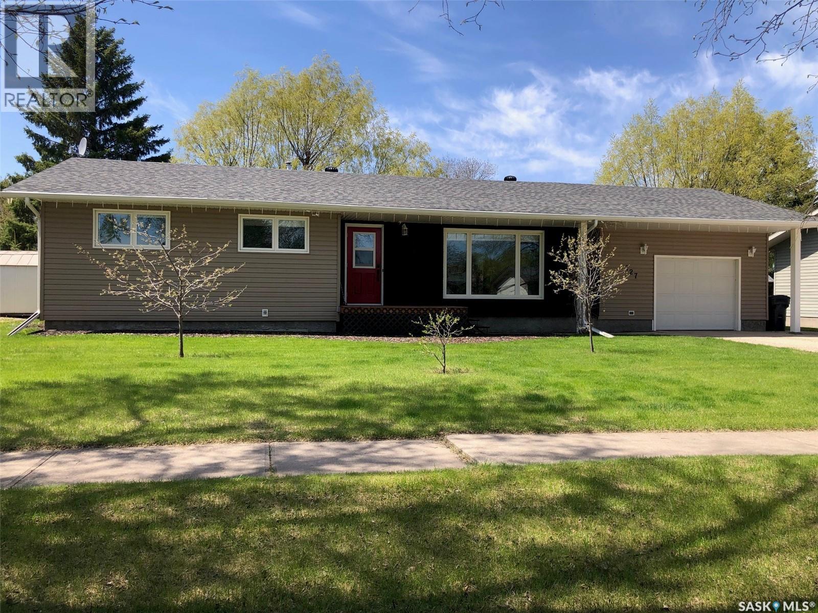 727 4th Street, Canora, Saskatchewan  S0A 0L0 - Photo 1 - SK037672