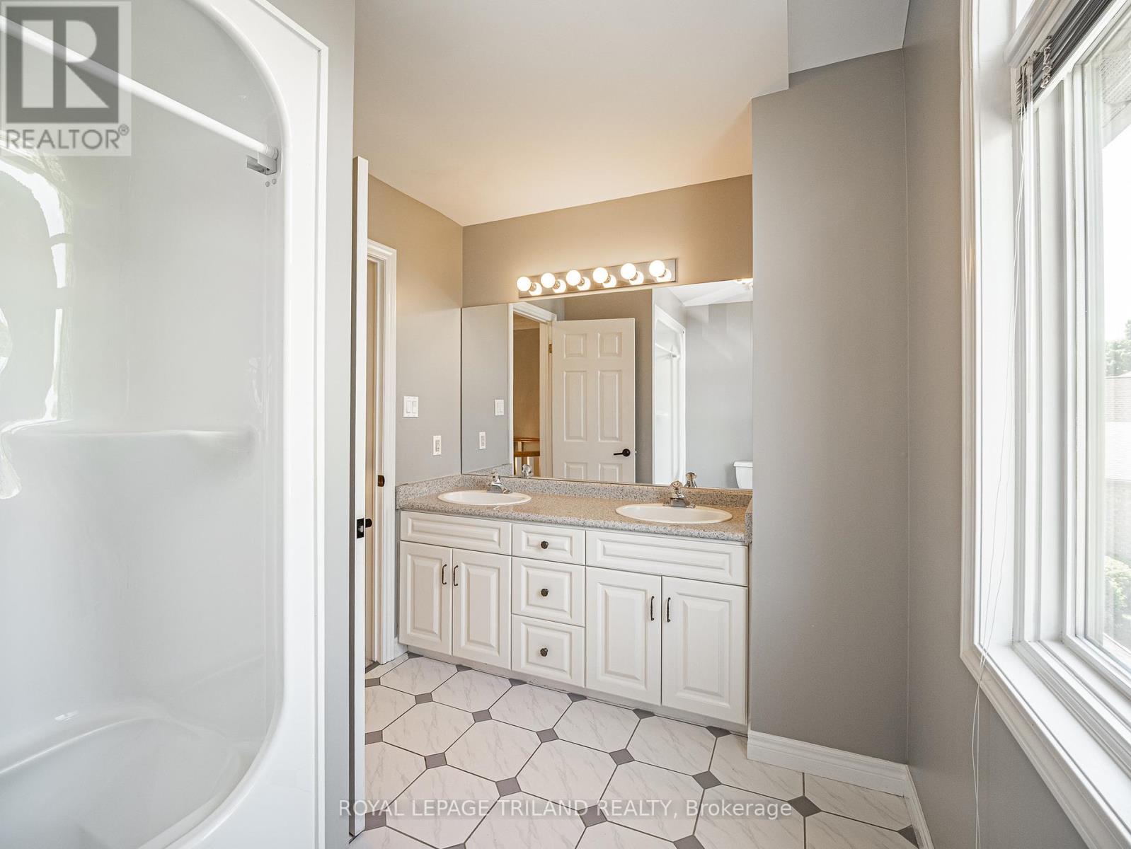 18 Angus Court W, London North, Ontario  N5X 3J4 - Photo 41 - X13218520