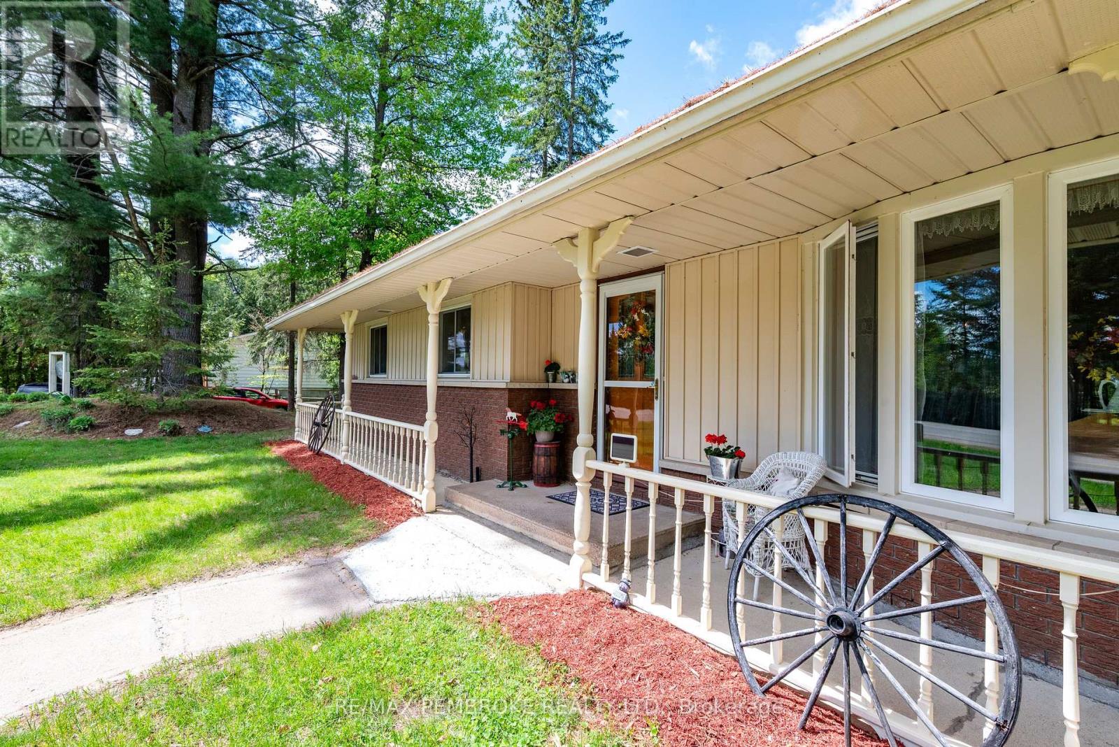 236 Witt Road, Laurentian Valley, Ontario K8A 6W5 - Photo 2 - X13218530