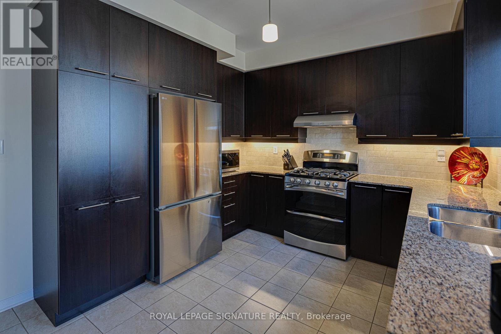 6 Collip Place, Toronto, Ontario  M4A 1Y3 - Photo 16 - C13218406
