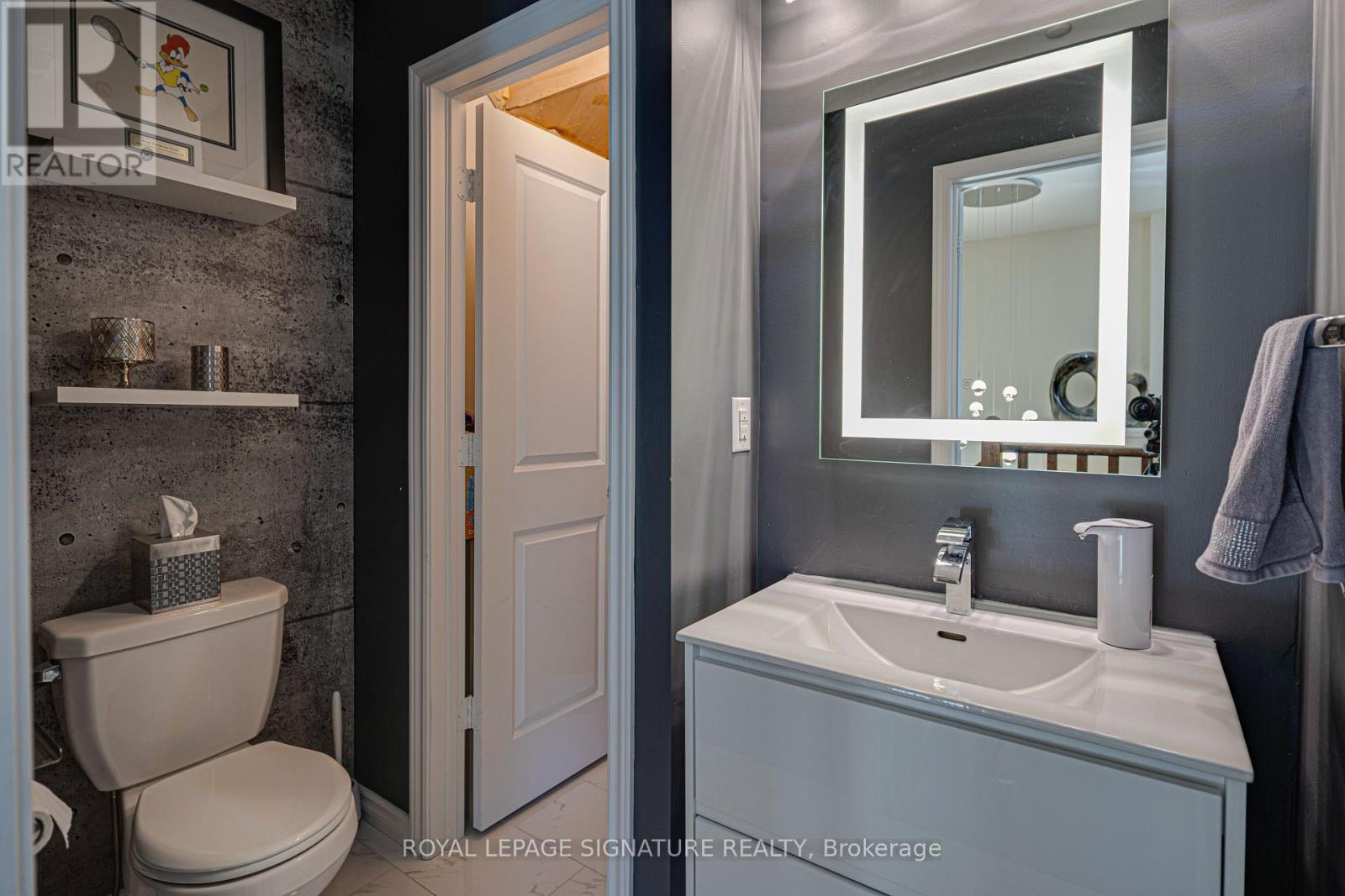 6 Collip Place, Toronto, Ontario  M4A 1Y3 - Photo 17 - C13218406